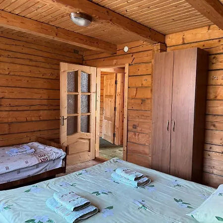 гуцульський двір בית הארחה