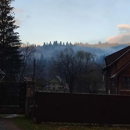 гуцульський двір