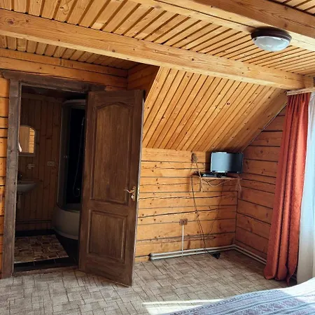 Guest house гуцульський двір 3*